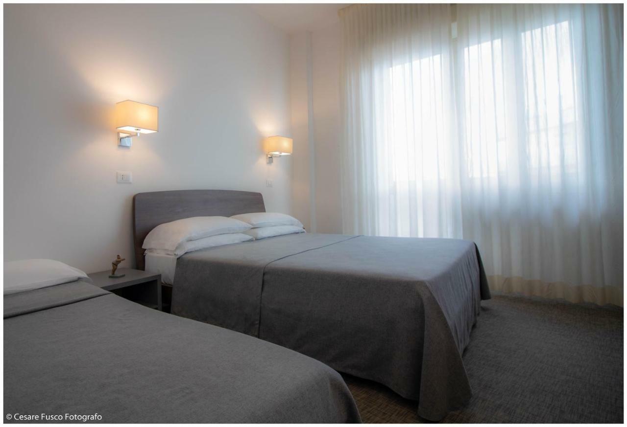 Hotel Caraibi Milano Marittima Ngoại thất bức ảnh