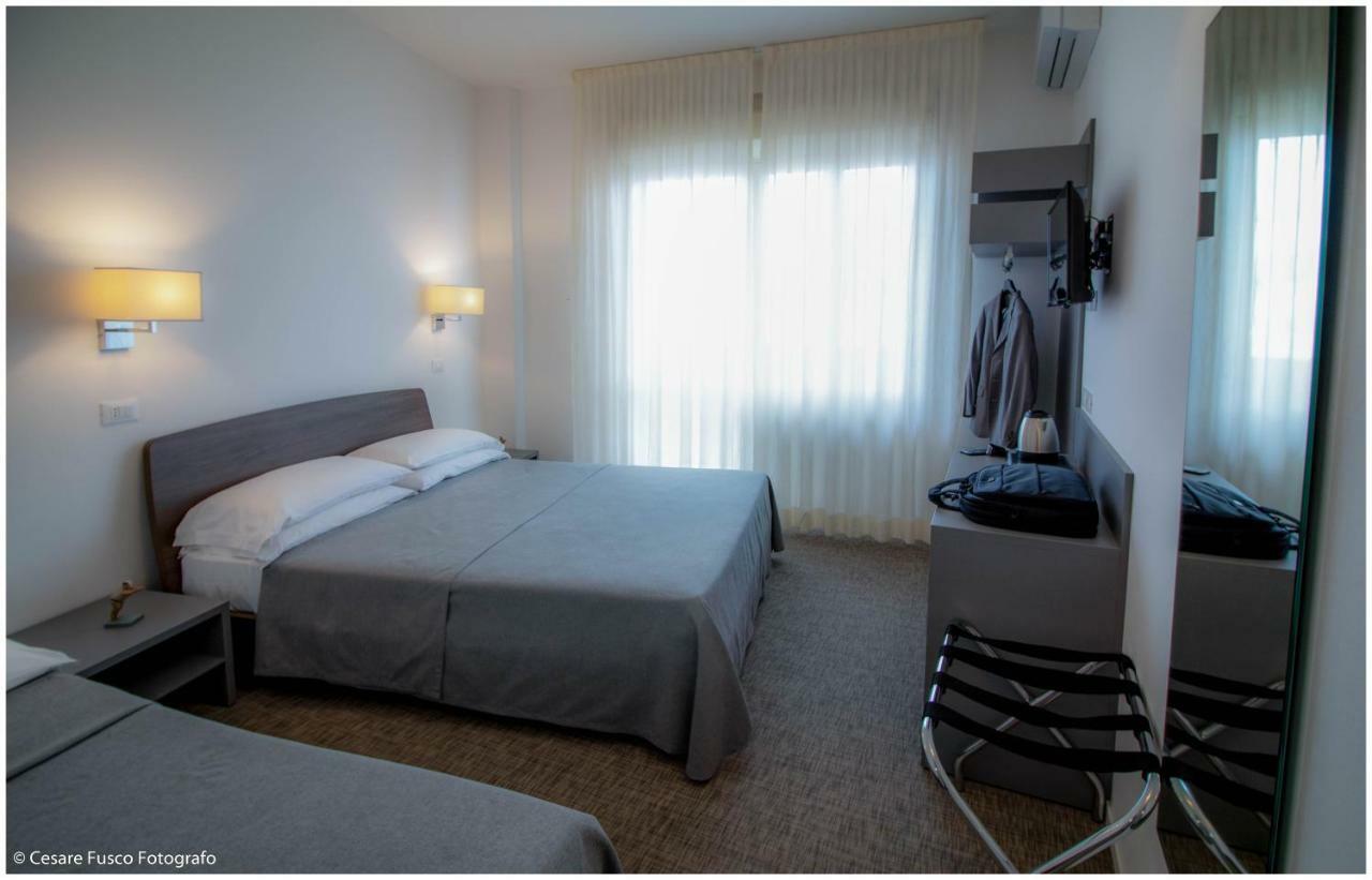 Hotel Caraibi Milano Marittima Ngoại thất bức ảnh